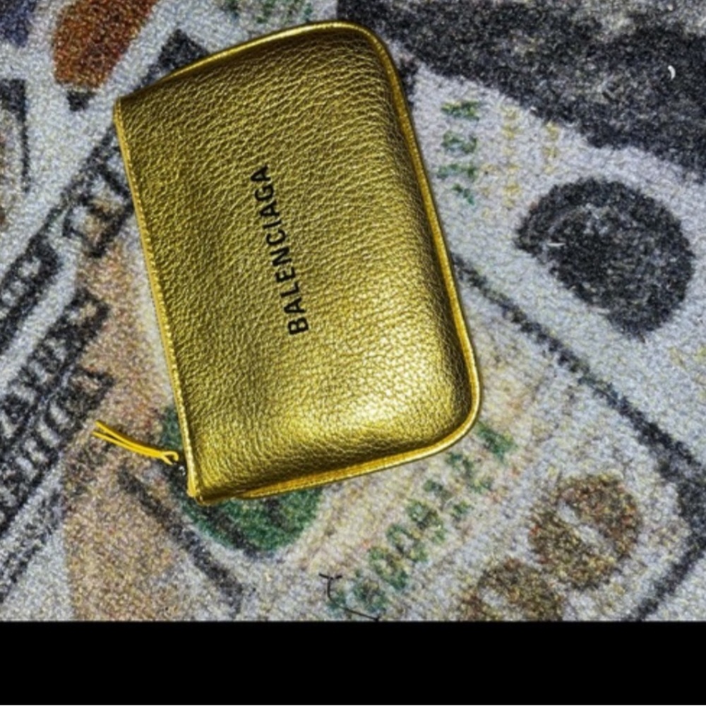 balenciaga clutch like new